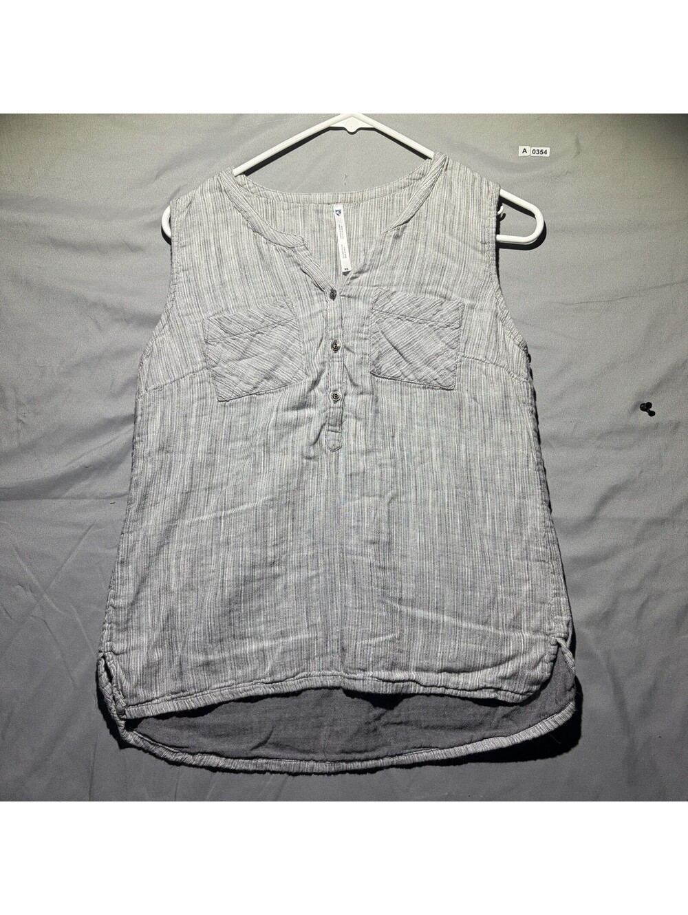 Kuhl Women’s XS Sleeveless V Neck Button Blouse Outdoor Top Thin Striped Gray